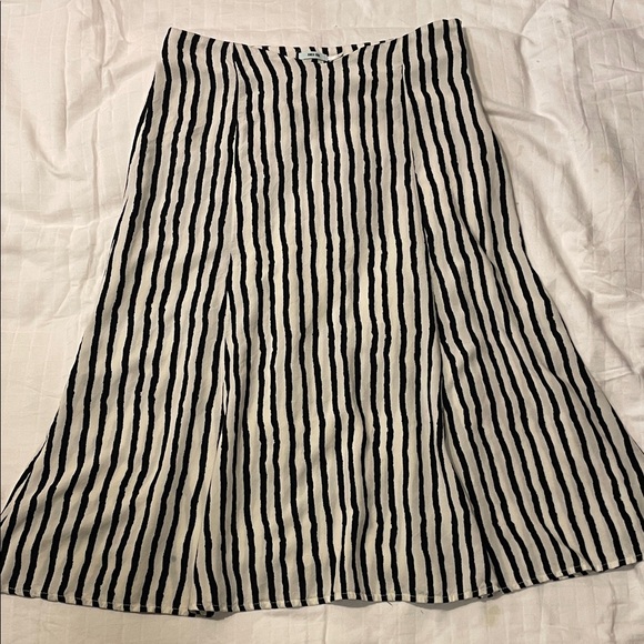 Black & White Striped Midi Skirt | Kimchi Blue | Size 8 - Picture 3 of 5